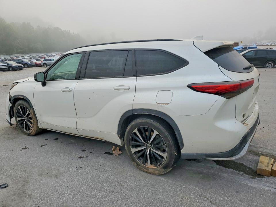Photo 2 from auction – 2021 TOYOTA HIGHLANDER with VIN 5TDJZRBH2MS059216