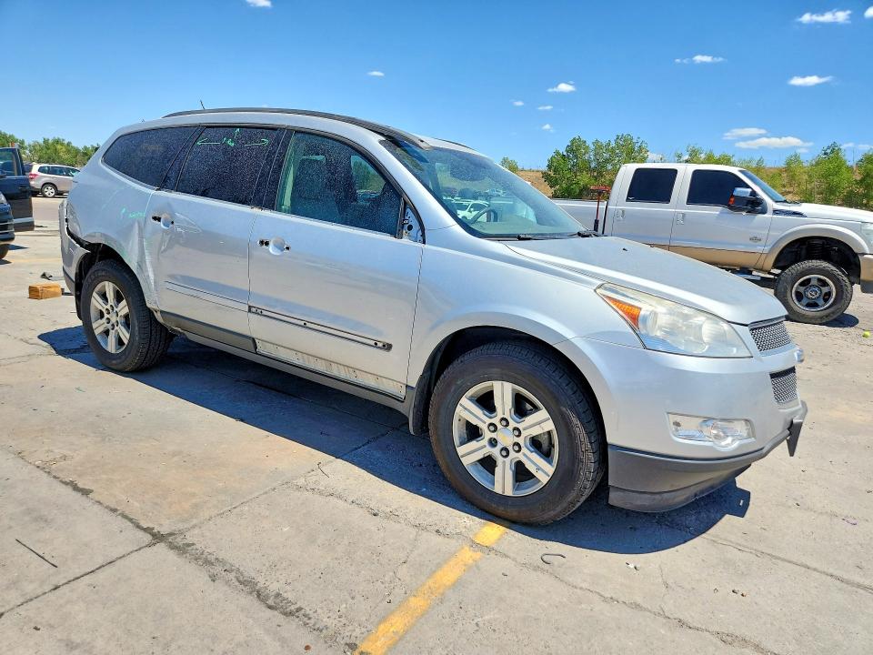 Photo 4 from auction – 2010 CHEVROLET TRAVERSE with VIN 1GNLVGED0AJ243751