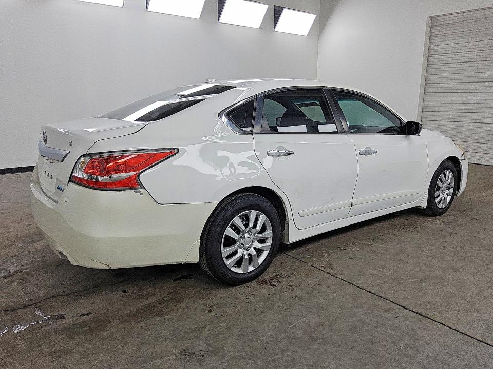 Photo 3 from auction – 2015 NISSAN ALTIMA with VIN 1N4AL3AP1FC256928