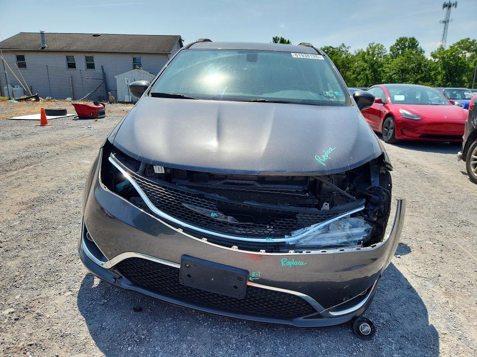 Photo 5 from auction – 2017 CHRYSLER PACIFICA with VIN 2C4RC1BG6HR805209