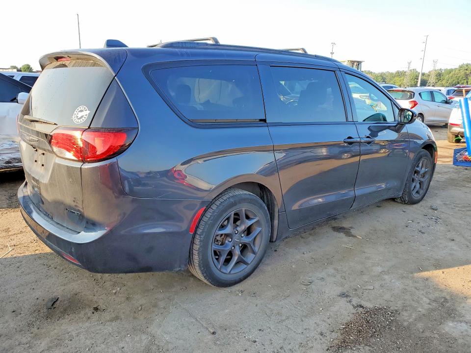 Photo 3 from auction – 2020 CHRYSLER PACIFICA with VIN 2C4RC1GG2LR203599