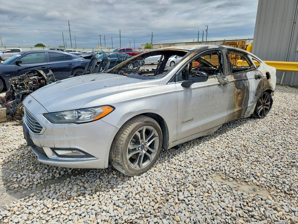 FORD FUSION 2017 z numerem VIN 3FA6P0LU1HR181745 - Zdjęcie z aukcji
