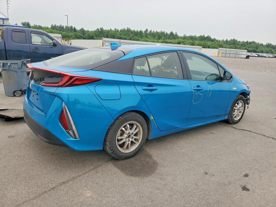 Photo 3 from auction – 2017 TOYOTA PRIUS PRIME with VIN JTDKARFP5H3056122