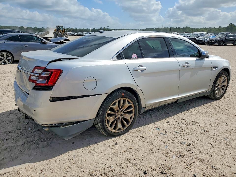 Photo 3 from auction – 2015 FORD TAURUS with VIN 1FAHP2F82FG110870