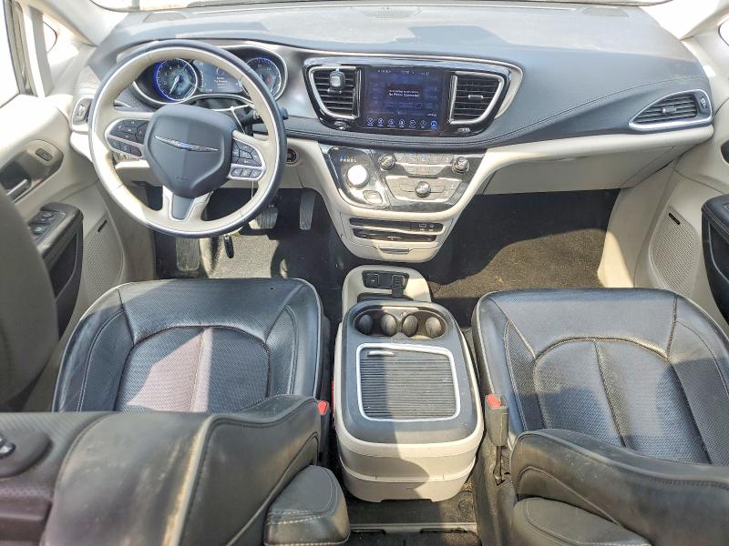 Photo 8 from auction – 2017 CHRYSLER PACIFICA with VIN 2C4RC1GG5HR670412