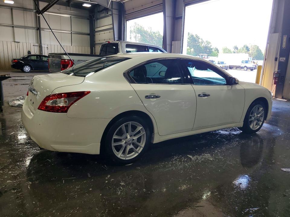Photo 3 from auction – 2010 NISSAN MAXIMA with VIN 1N4AA5AP3AC814630