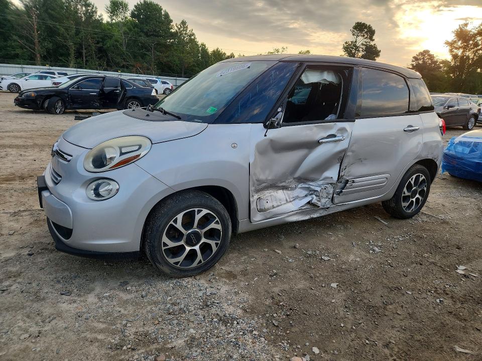 FIAT 500L 2015 with VIN ZFBCFABHXFZ030862 - Photo from auction