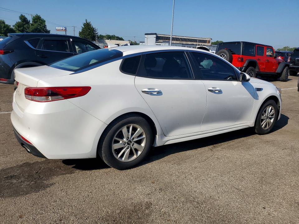 Photo 3 from auction – 2018 KIA OPTIMA with VIN 5XXGT4L32JG238922