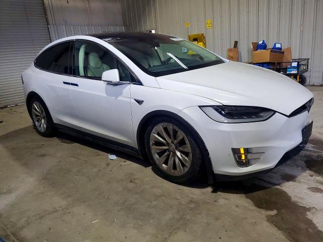 Photo 4 from auction – 2017 TESLA MODEL X with VIN 5YJXCDE29HF043692