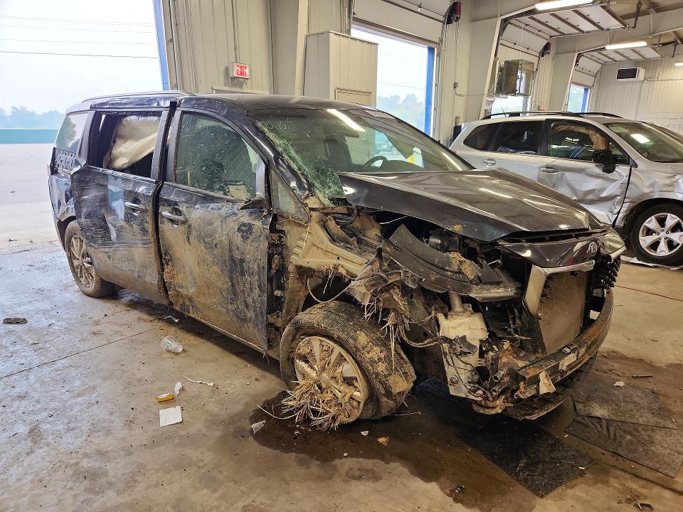 Photo 4 from auction – 2017 KIA SEDONA with VIN KNDMB5C14H6266336