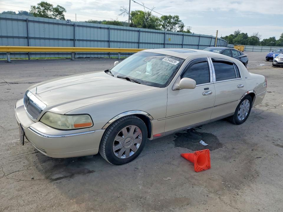 Photo 1 from auction – 2003 LINCOLN TOWN CAR with VIN 1LNHM83W13Y621271