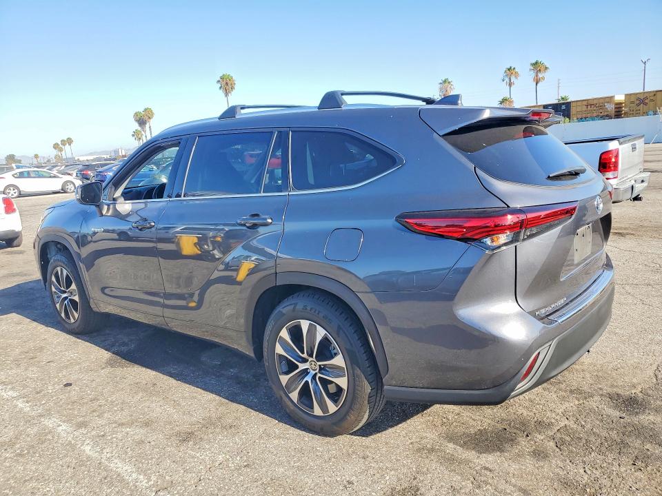Photo 2 from auction – 2020 TOYOTA HIGHLANDER with VIN 5TDHARAH2LS500350