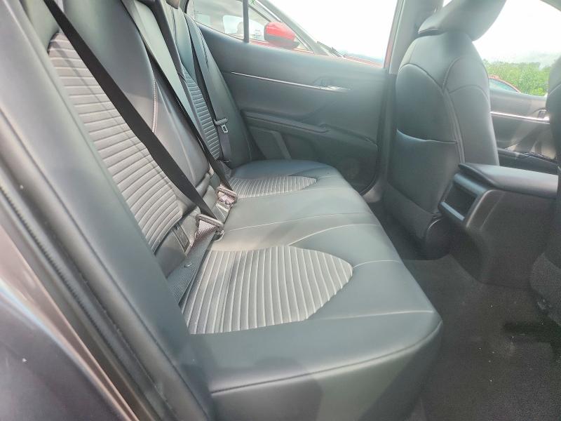 Photo 10 from auction – 2018 TOYOTA CAMRY with VIN 4T1B11HK0JU096154