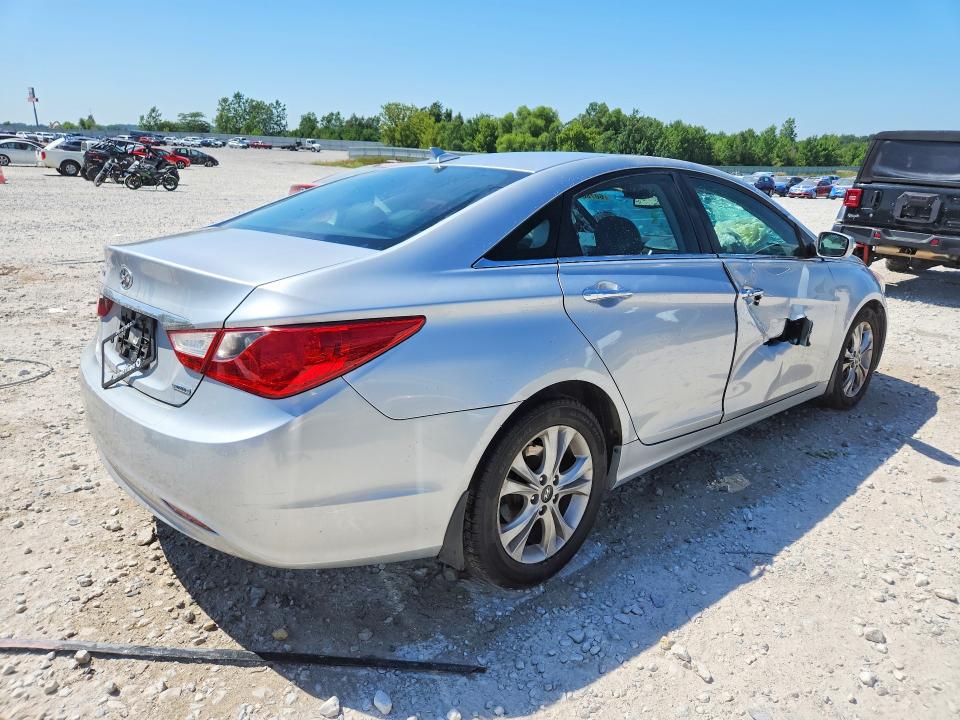 Photo 3 from auction – 2013 HYUNDAI SONATA with VIN 5NPEC4AC8DH599395