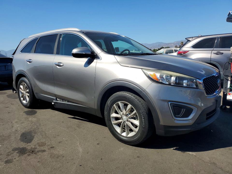 Photo 4 from auction – 2017 KIA SORENTO with VIN 5XYPG4A30HG211408
