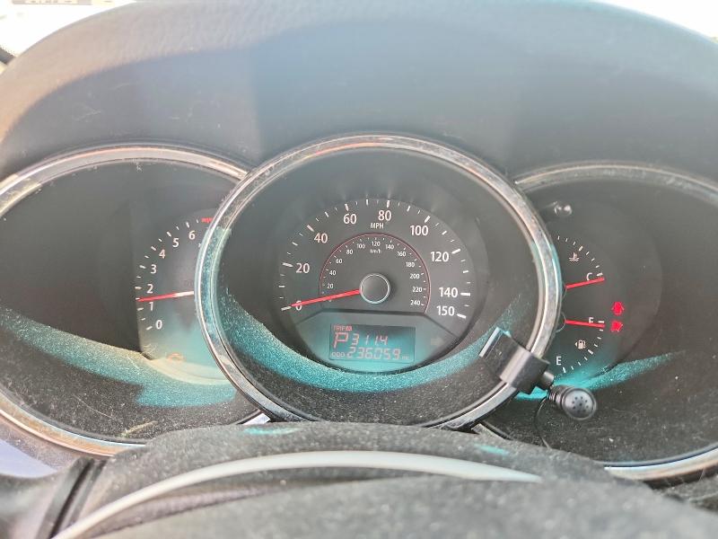 Photo 9 from auction – 2011 KIA SORENTO with VIN 5XYKTDA23BG074016