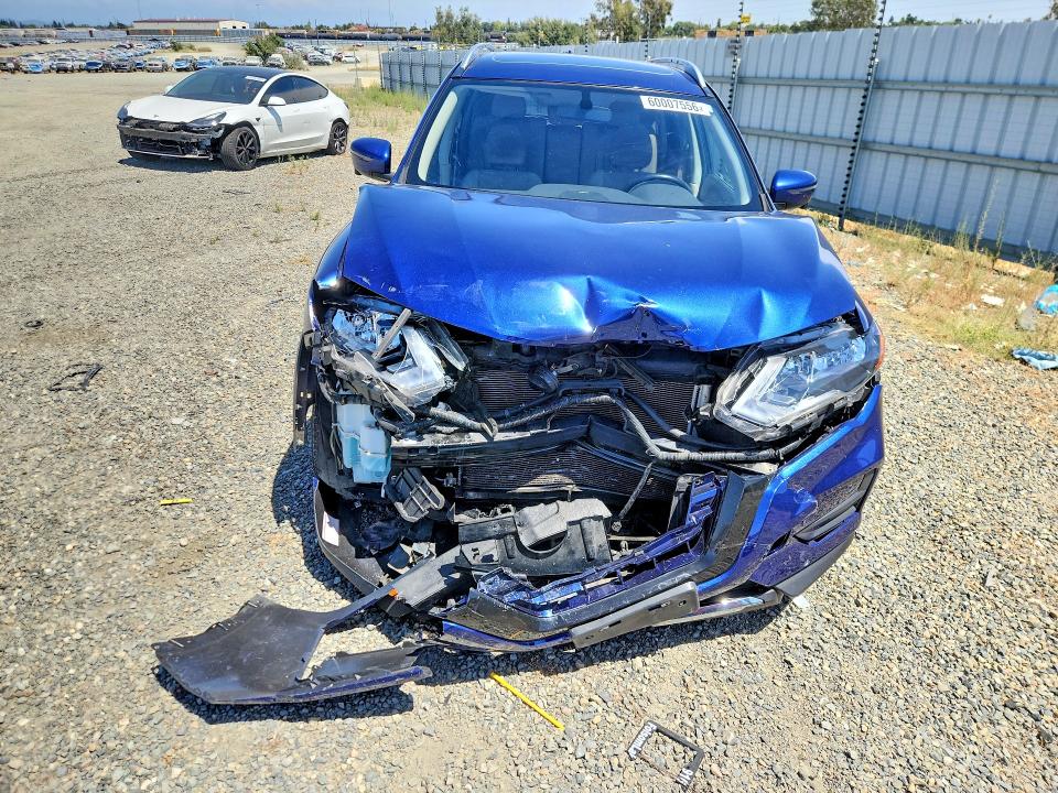 Photo 5 from auction – 2017 NISSAN ROGUE with VIN JN8AT2MT2HW143458