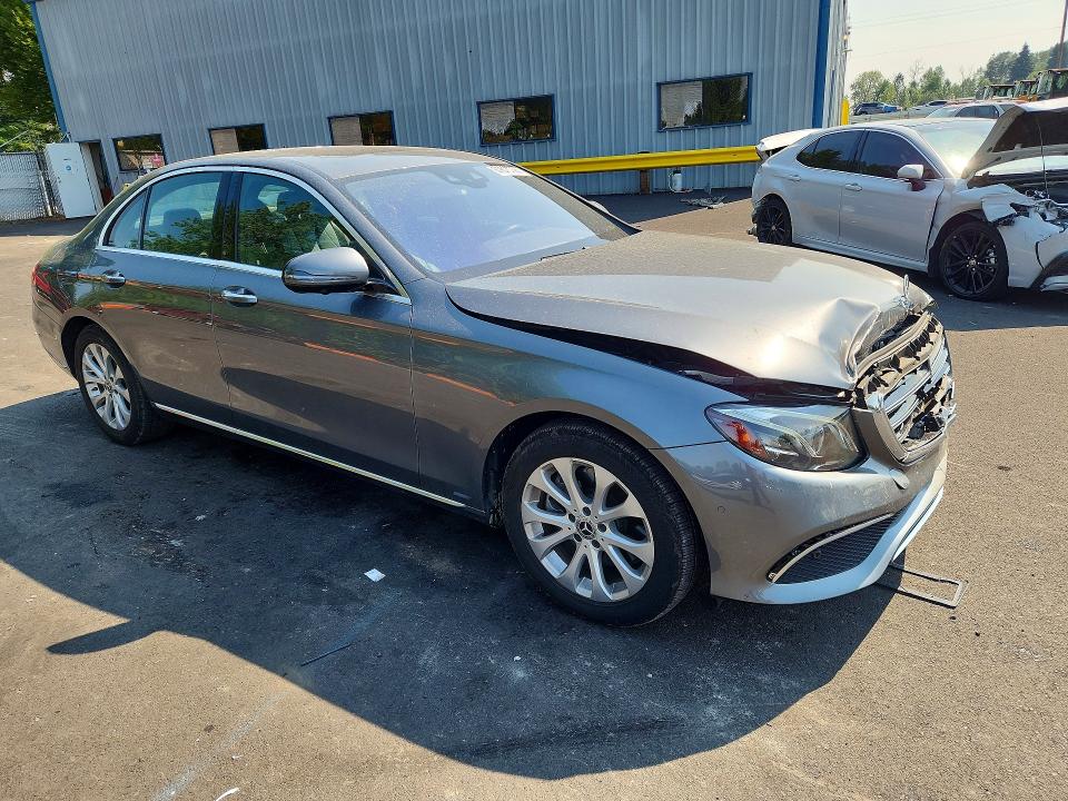Photo 4 from auction – 2018 MERCEDES-BENZ E with VIN WDDZF4JB8JA423133