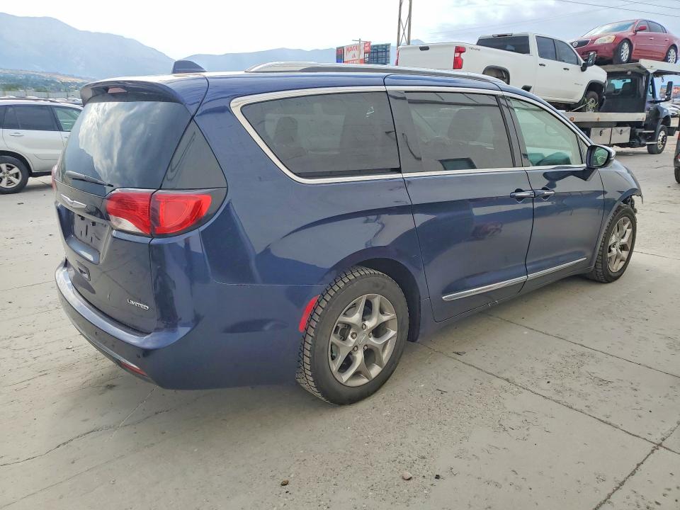 Photo 3 from auction – 2018 CHRYSLER PACIFICA with VIN 2C4RC1GG7JR314517