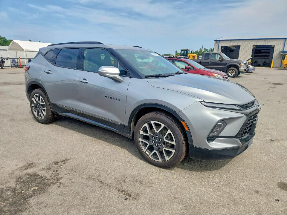 Photo 4 from auction – 2023 CHEVROLET BLAZER with VIN 3GNKBKRS2PS235254