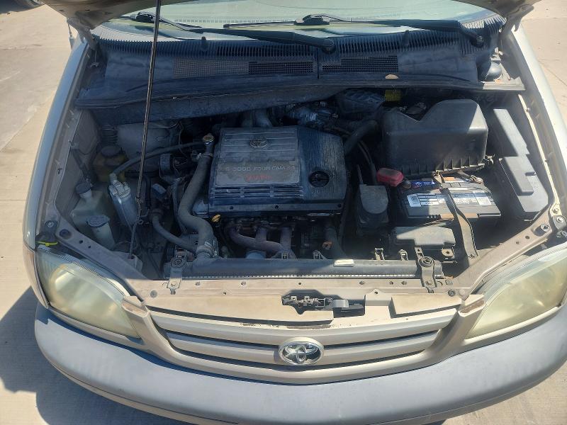 Photo 12 from auction – 2002 TOYOTA SIENNA with VIN 4T3ZF19C52U466451