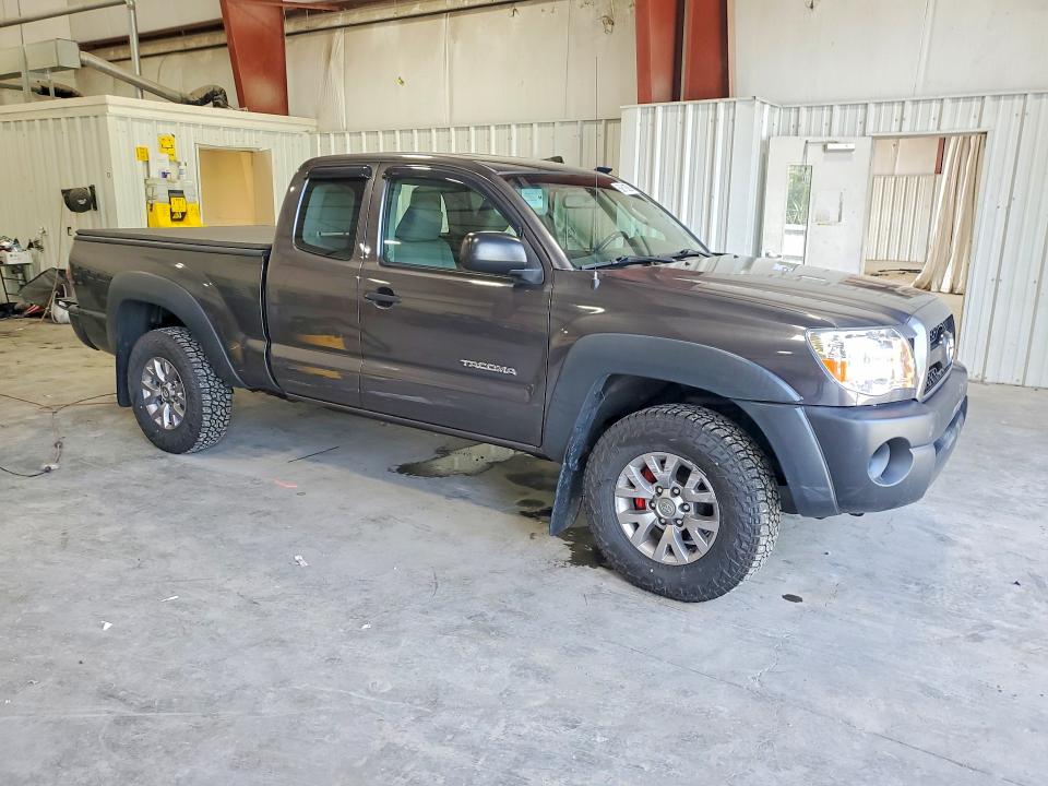 Photo 4 from auction – 2011 TOYOTA TACOMA with VIN 5TFUU4EN4BX018626