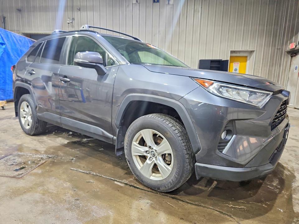 Photo 4 from auction – 2019 TOYOTA RAV4 with VIN JTMP1RFV5KD021098