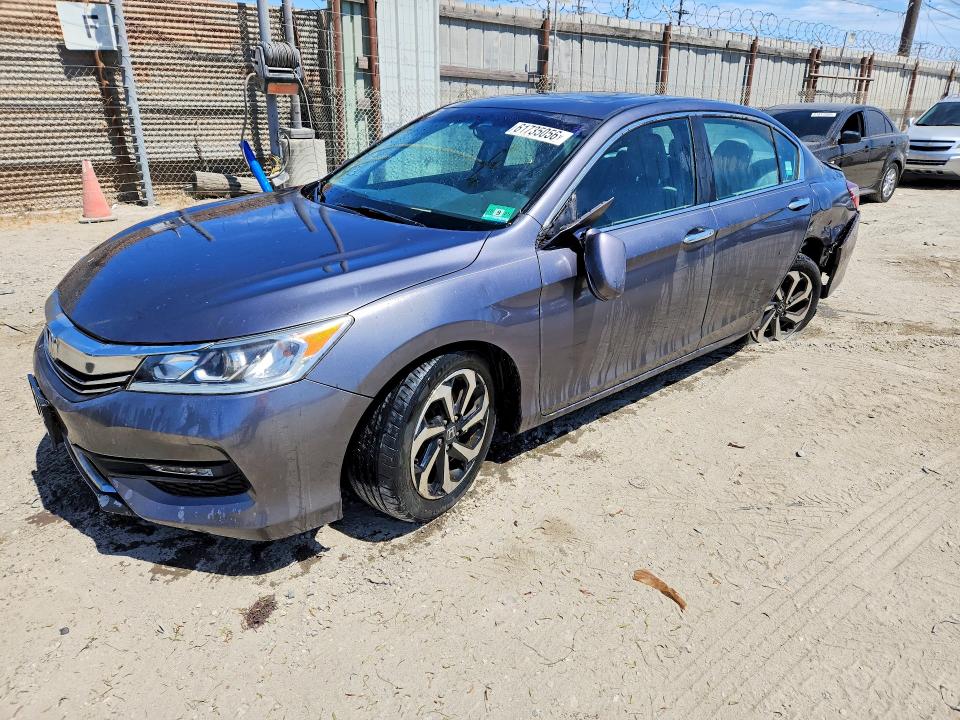 HONDA ACCORD 2017 с VIN 1HGCR2F89HA000758 - Снимка от търг