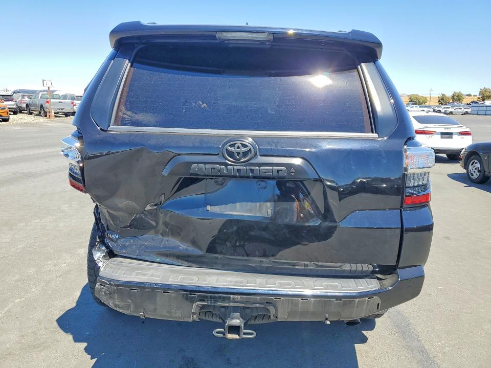 Photo 6 from auction – 2020 TOYOTA 4RUNNER with VIN JTEBU5JR6L5824594