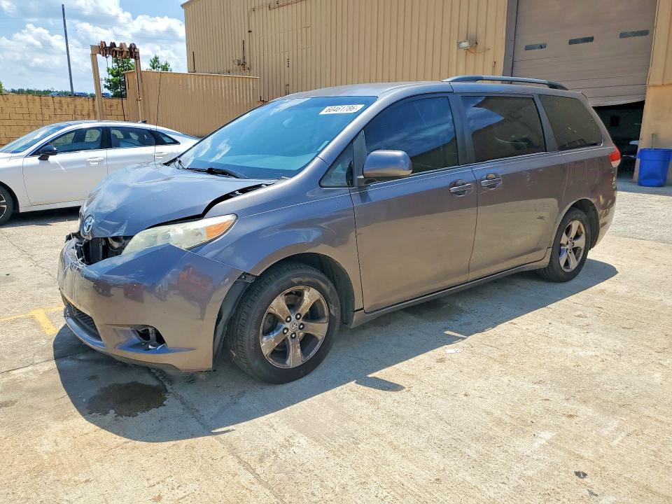 TOYOTA SIENNA 2011 مع رقم تعريف المركبة 5TDKK3DC3BS139600 - صورة من المزاد