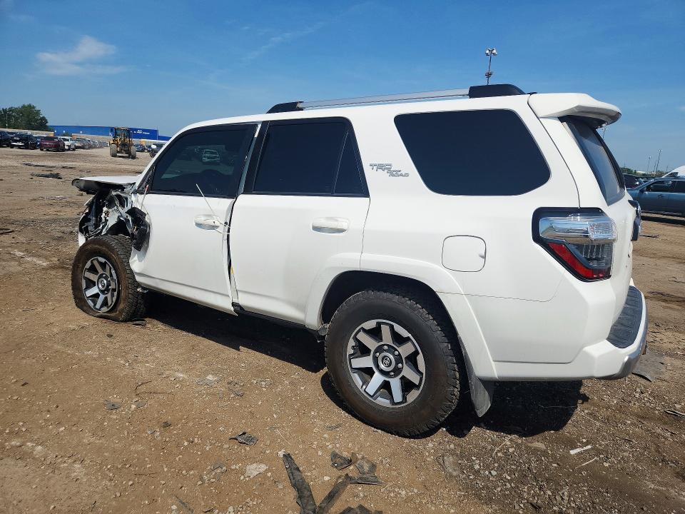 Photo 2 from auction – 2018 TOYOTA 4RUNNER with VIN JTEBU5JR2J5499567