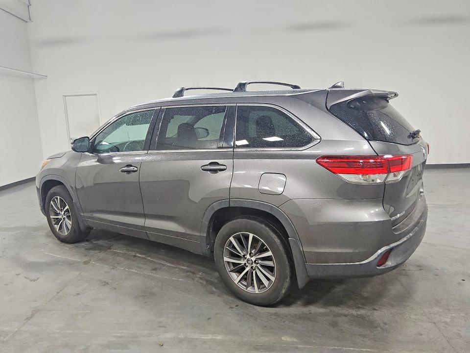 Photo 2 from auction – 2018 TOYOTA HIGHLANDER with VIN 5TDJZRFH9JS888449