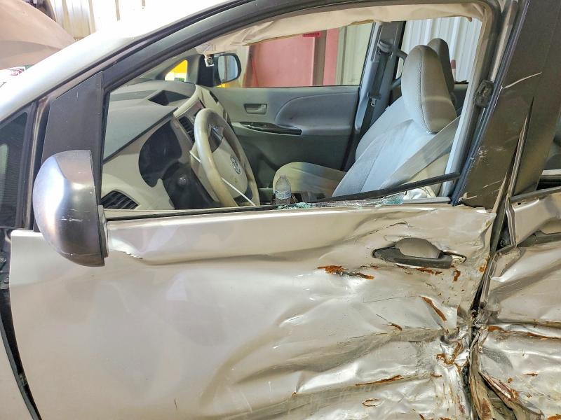 Foto 7 de la subasta – 2011 TOYOTA SIENNA con VIN 5TDKA3DC0BS006067