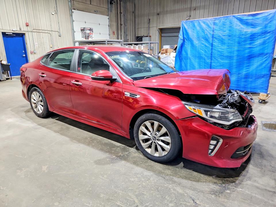 Photo 4 from auction – 2018 KIA OPTIMA with VIN 5XXGT4L33JG213334