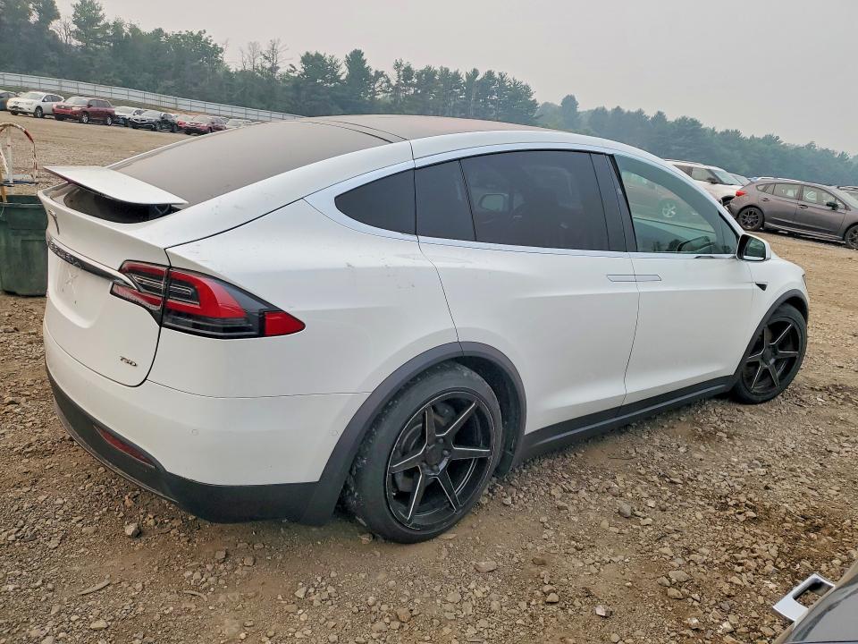 Photo 3 from auction – 2017 TESLA MODEL X with VIN 5YJXCAE23HF035909