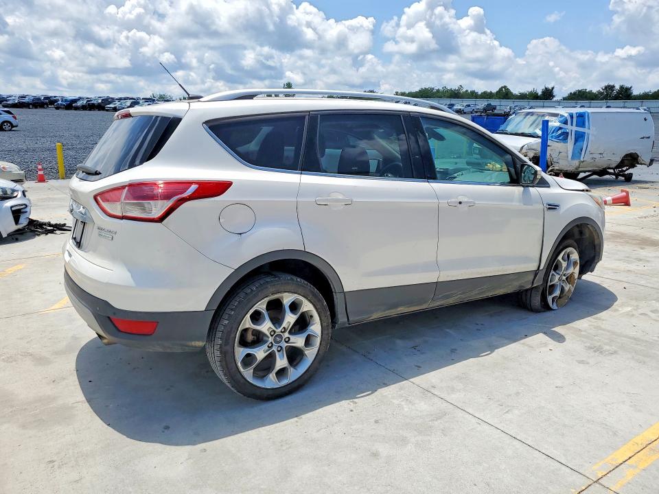 Photo 3 from auction – 2016 FORD ESCAPE with VIN 1FMCU0J91GUA07245