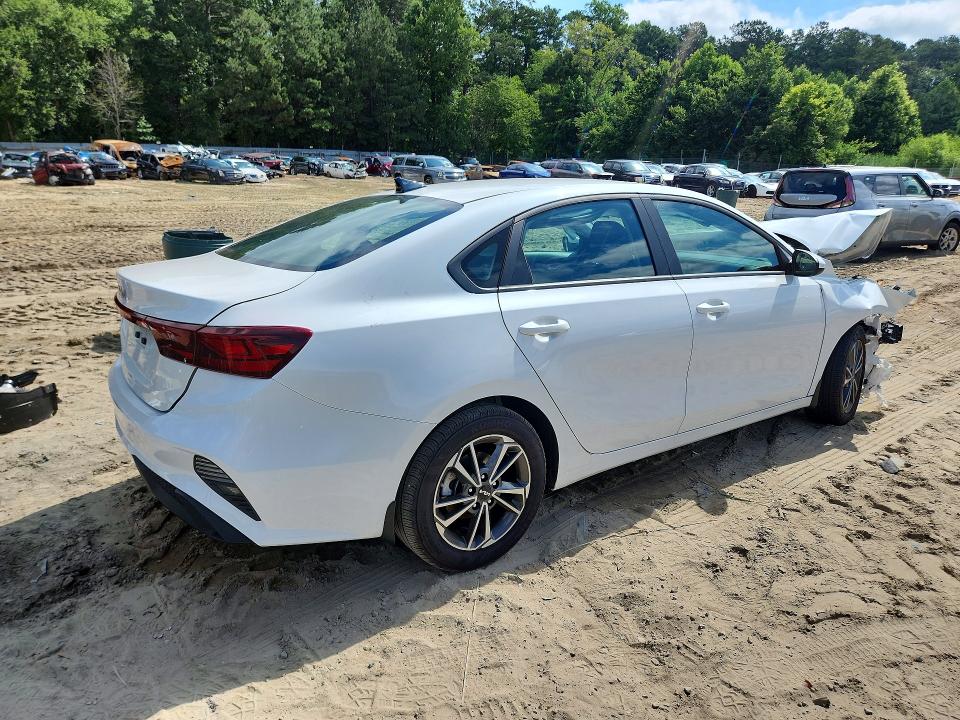 Zdjęcie 3 z aukcji – 2023 KIA FORTE z VIN 3KPF24AD9PE657443