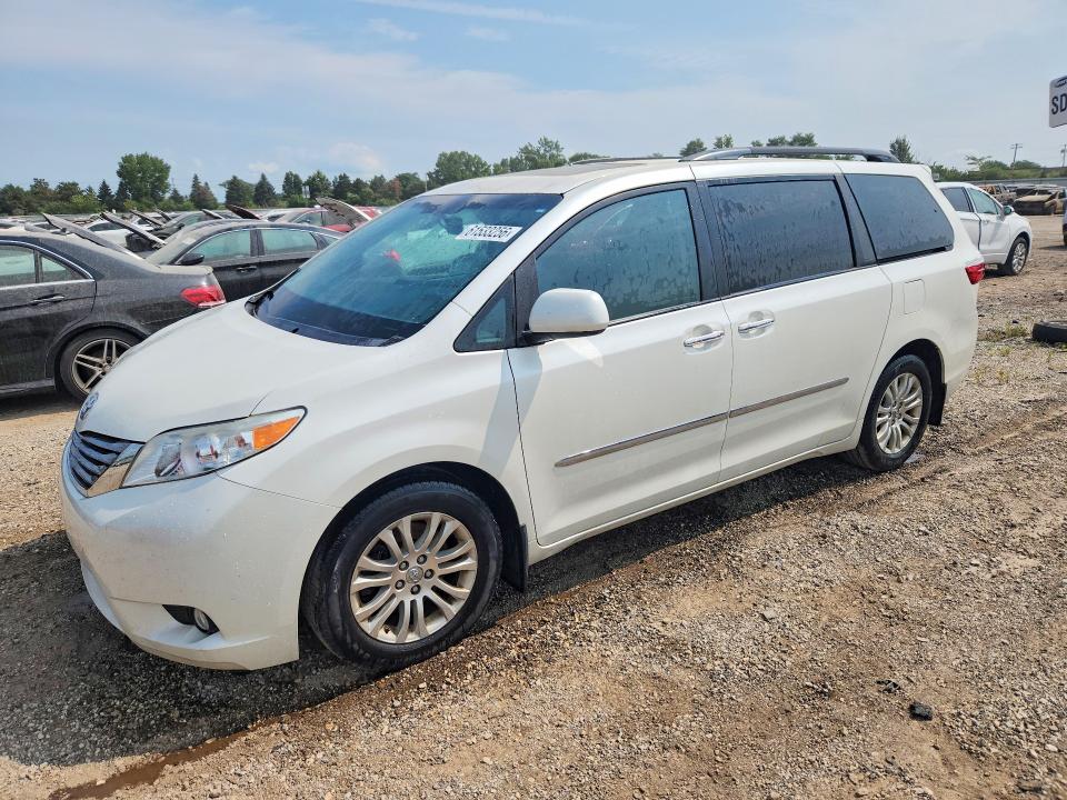 TOYOTA SIENNA 2017 z numerem VIN 5TDYZ3DC6HS827976 - Zdjęcie z aukcji