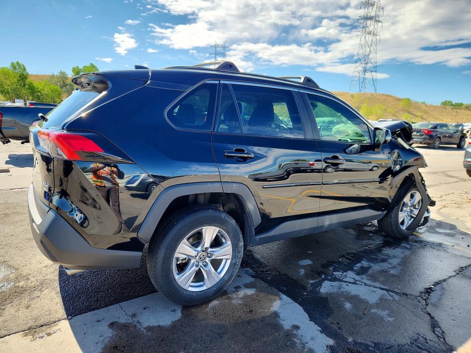 Photo 3 from auction – 2022 TOYOTA RAV4 with VIN 2T3P1RFV1NC287713