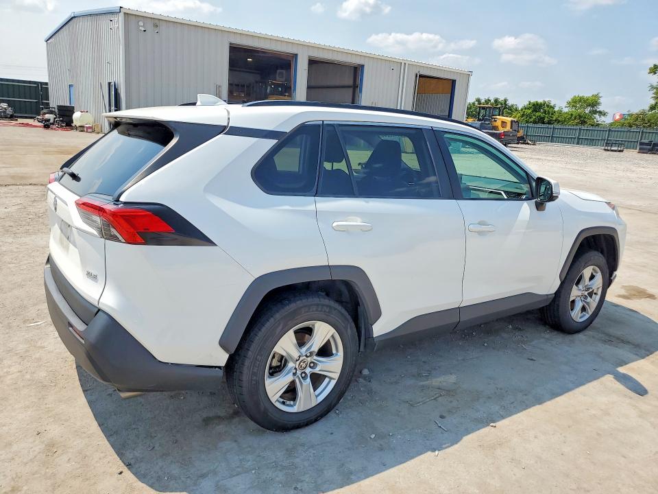 Photo 3 from auction – 2021 TOYOTA RAV4 with VIN 2T3W1RFV1MC125543