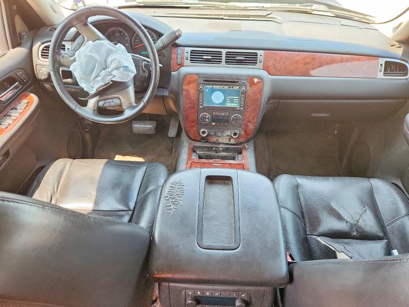 Photo 8 from auction – 2009 CHEVROLET SUBURBAN with VIN 1GNFC36049J125172