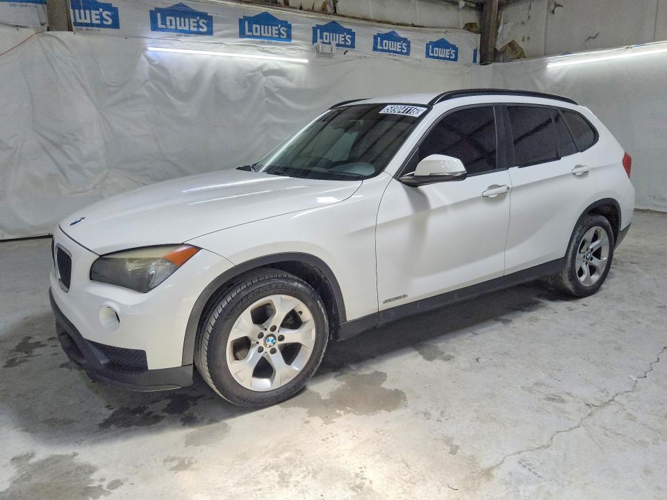 BMW X1 2015 with VIN WBAVM1C57FV318150 - Photo from auction