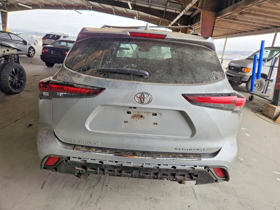 Photo 6 from auction – 2024 TOYOTA HIGHLANDER with VIN 5TDKDRBH6RS564329