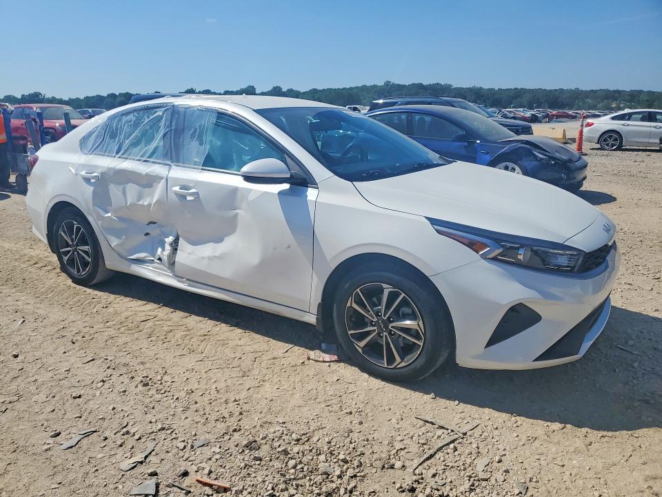 Photo 4 from auction – 2023 KIA FORTE with VIN 3KPF24AD5PE651428