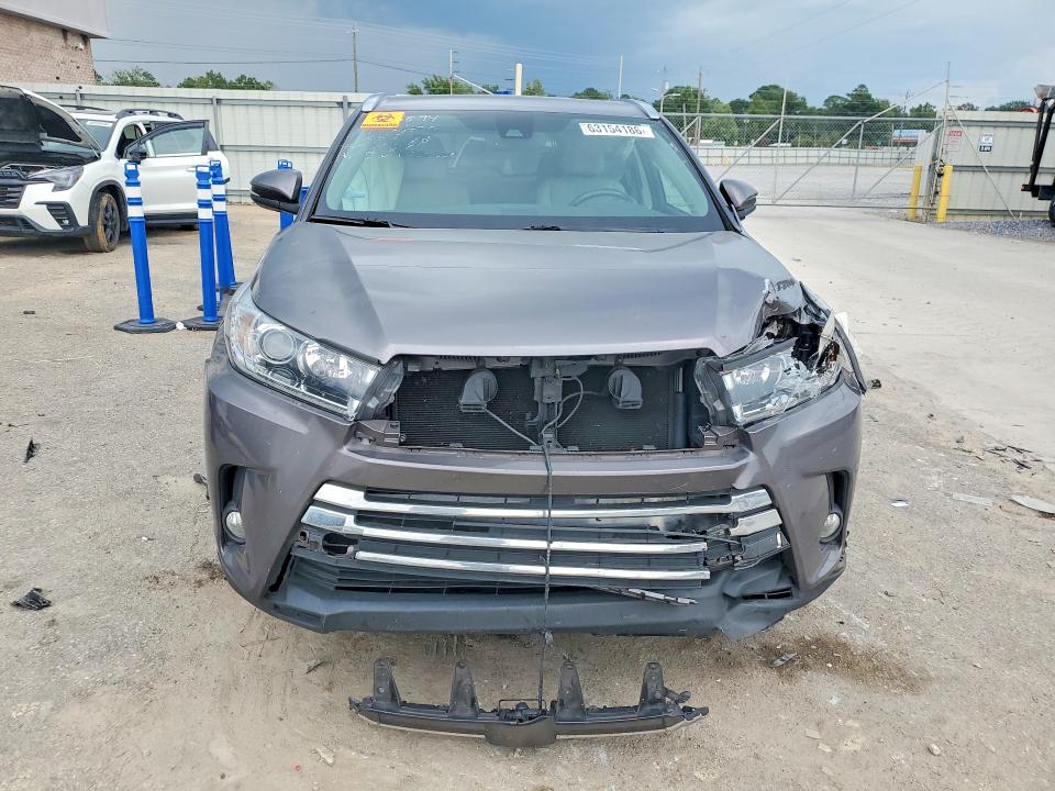 Photo 5 from auction – 2017 TOYOTA HIGHLANDER with VIN 5TDYZRFH1HS225482