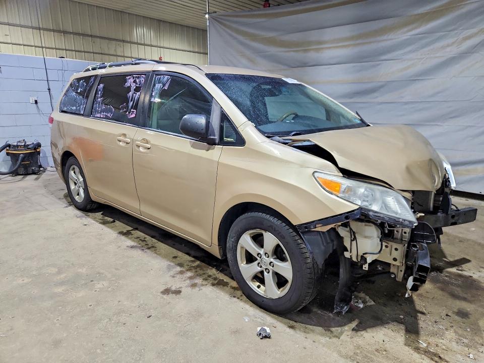Photo 4 from auction – 2013 TOYOTA SIENNA with VIN 5TDKK3DC8DS341352