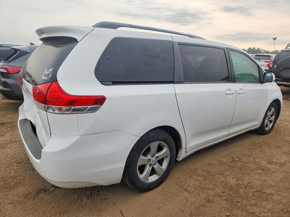 Photo 3 from auction – 2011 TOYOTA SIENNA with VIN 5TDKK3DC4BS056595