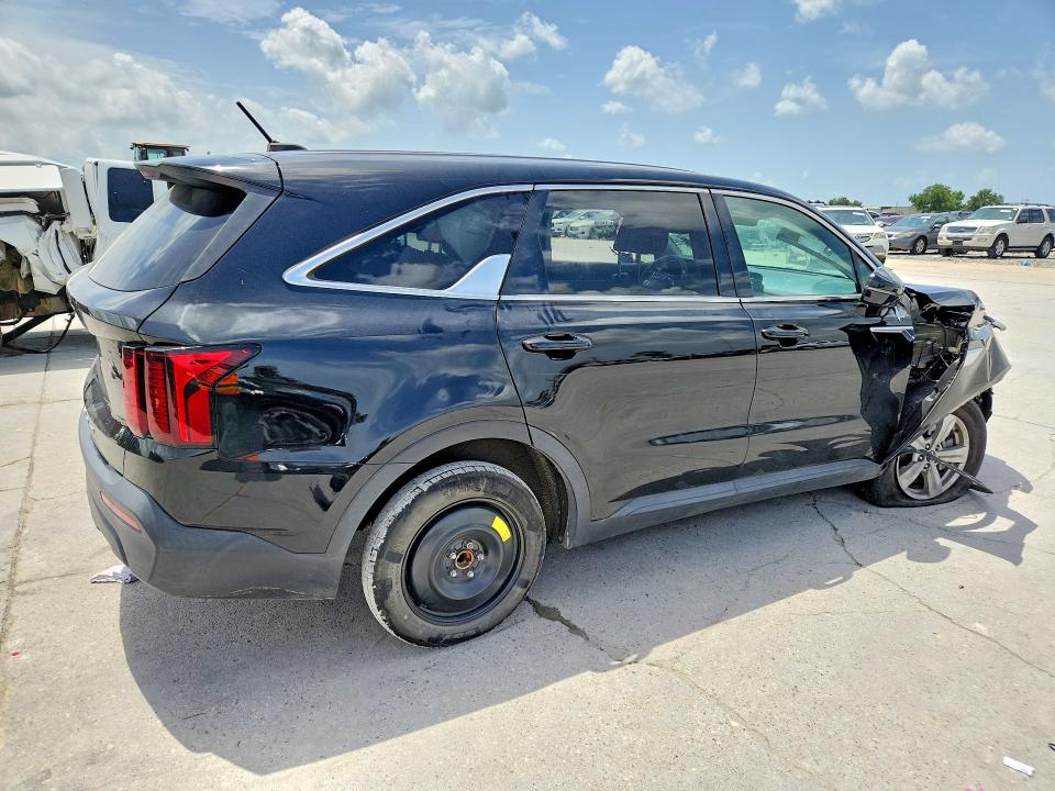 Photo 3 from auction – 2022 KIA SORENTO with VIN 5XYRG4LC9NG112104