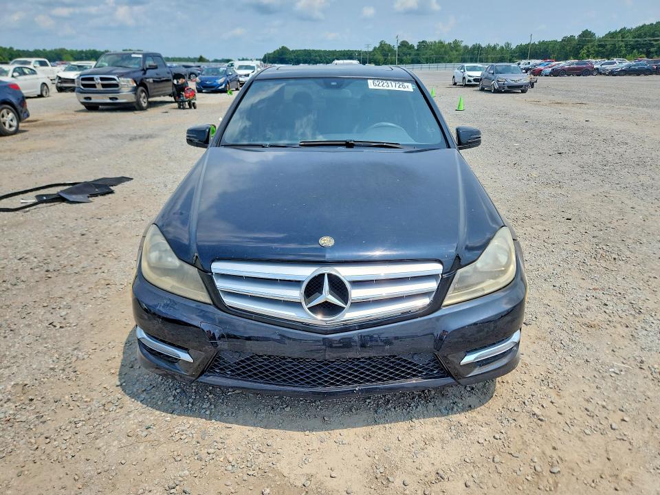 Photo 5 from auction – 2012 MERCEDES-BENZ C with VIN WDDGF4HB3CA609467