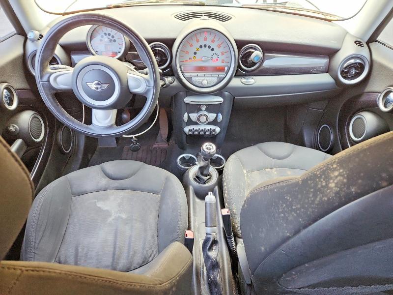Photo 8 from auction – 2009 MINI COOPER with VIN WMWMF33599TU73106